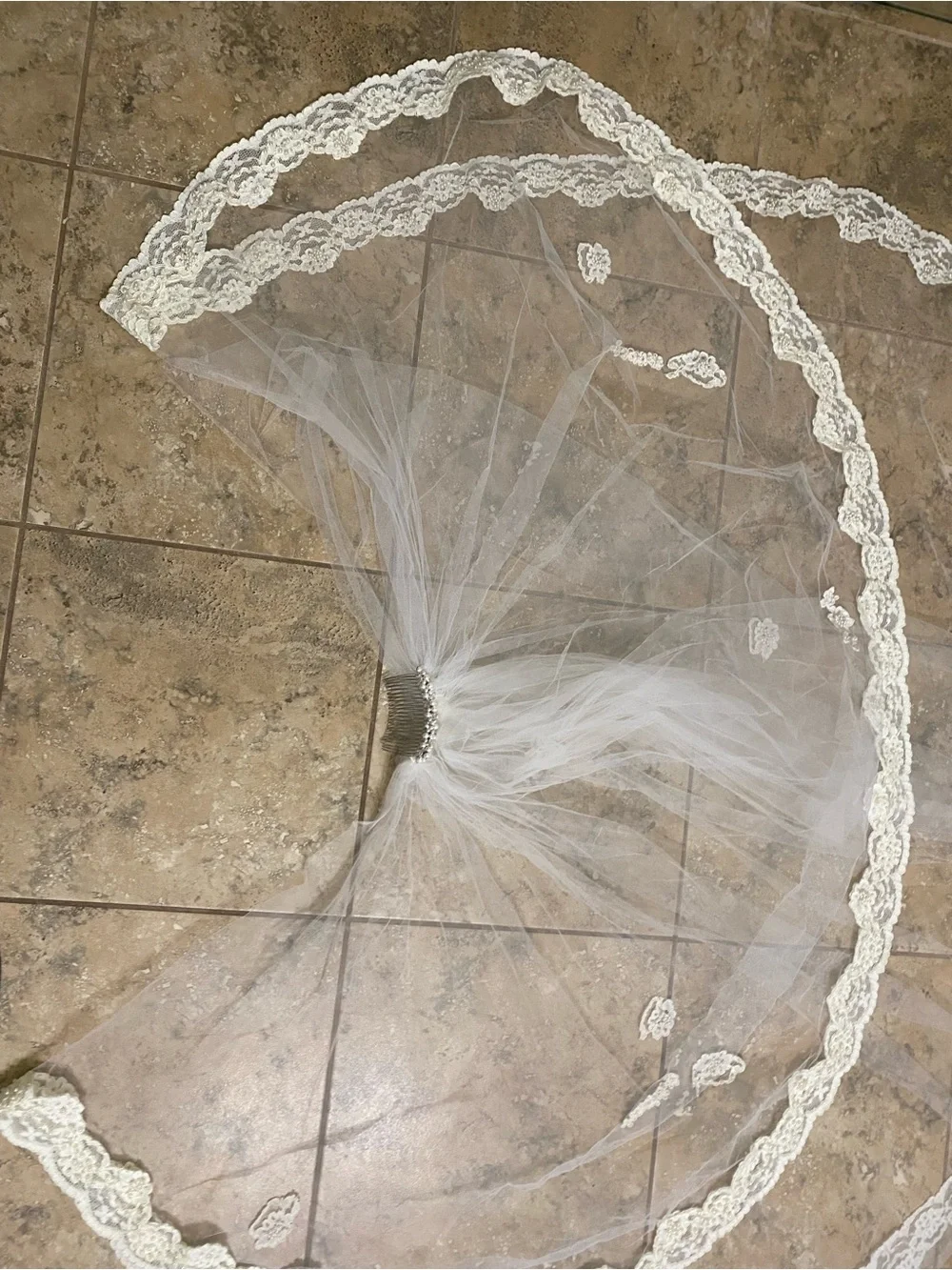 Ivory 2 Tiered Pearl Lace-Edged Appliqué Scalloped 35”L Comb Wedding Bridal Veil